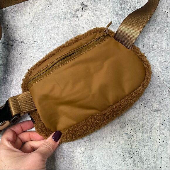 Lululemon Everywhere Belt Bag Burnt Caramel - Picture 4 of 9